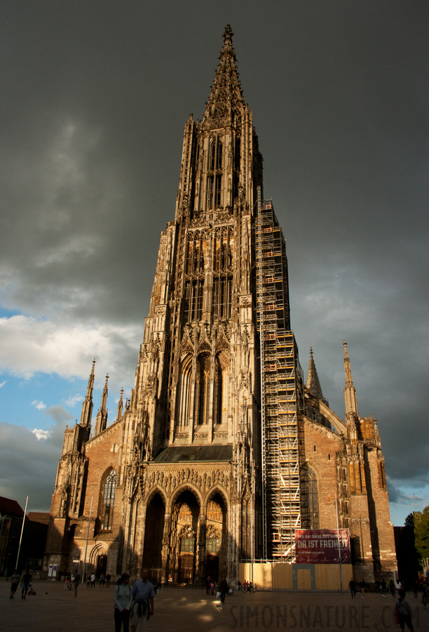 Germany - Ulm [28 mm, 1/400 sec at f / 18, ISO 1600]